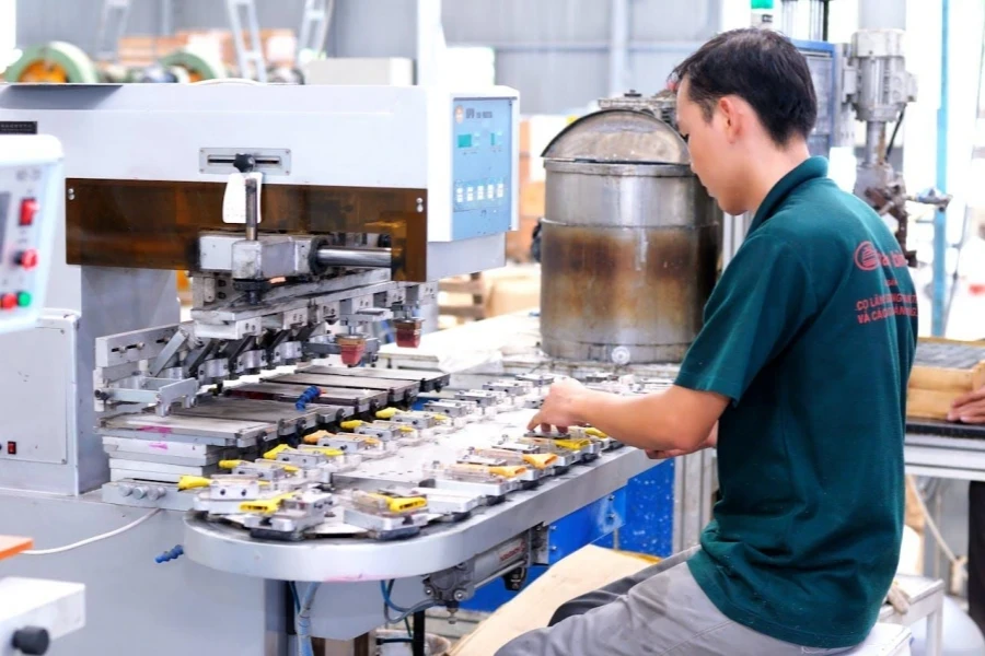 Many suppliers on Alibaba.com are factories from China and Vietnam